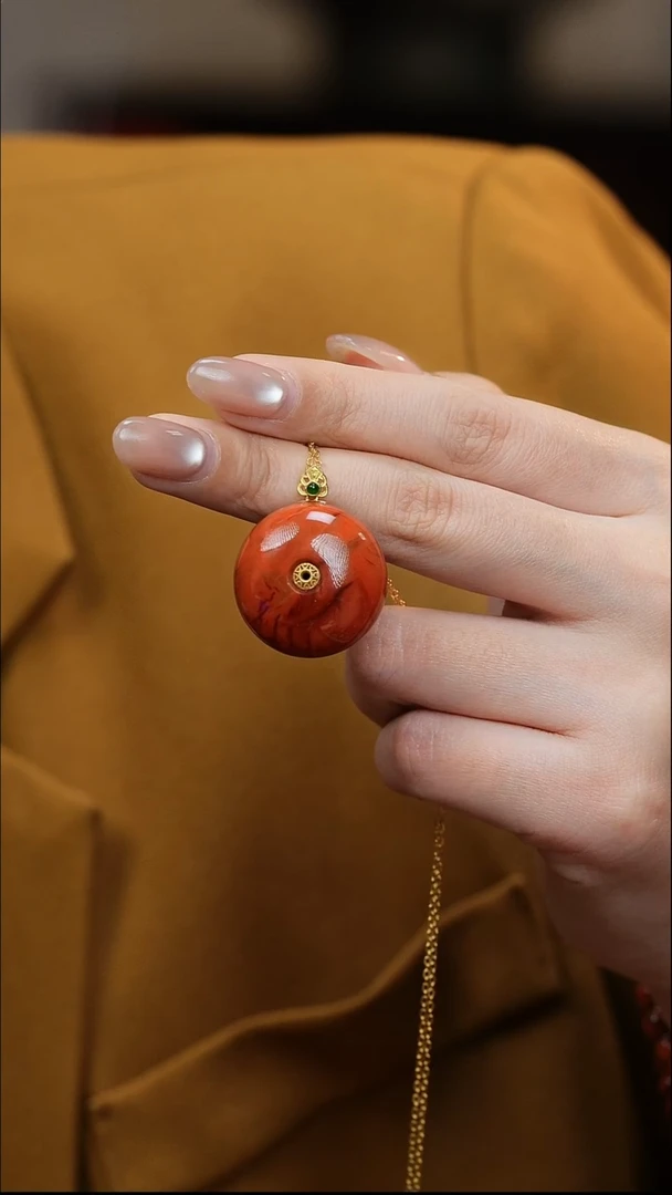 18K金镶嵌吊坠南红玛瑙D