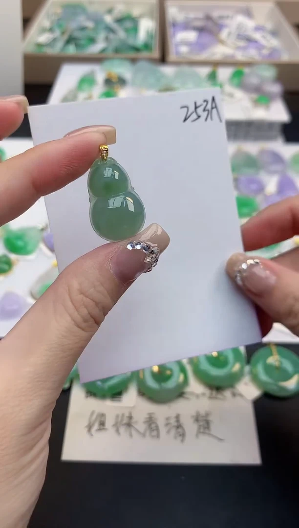 颈饰18K金镶嵌翡翠天然缅甸a货翡翠