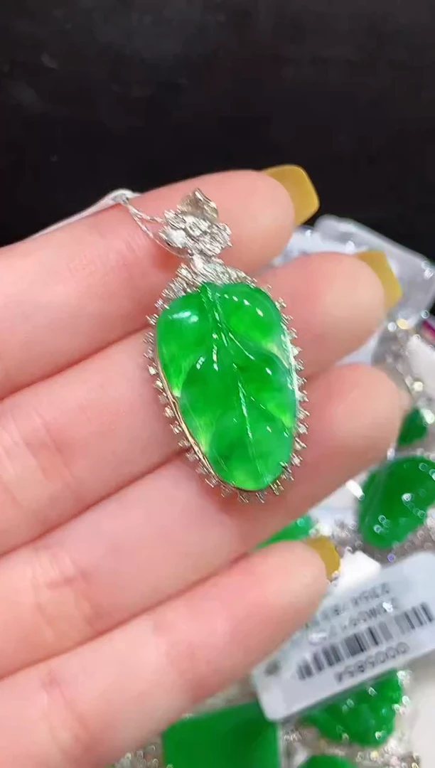 吊坠(不含链)18K金镶嵌翡翠L1915多样性发其一