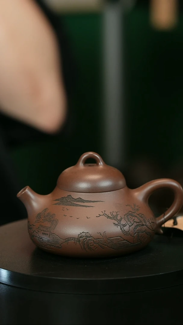 茶壶紫砂一*H1602赵信军山水刻绘容天