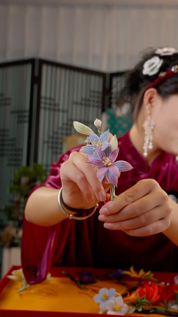 刺绣非遗绒花手工饰品