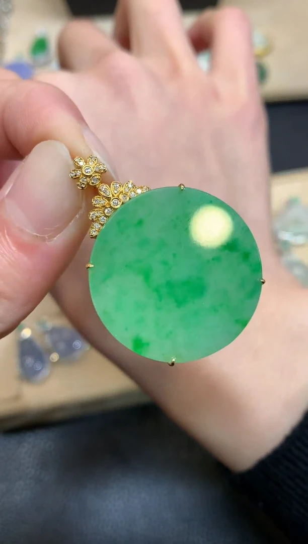 【闪购商品】翡翠颈饰18K金镶嵌无事牌【无服务费】