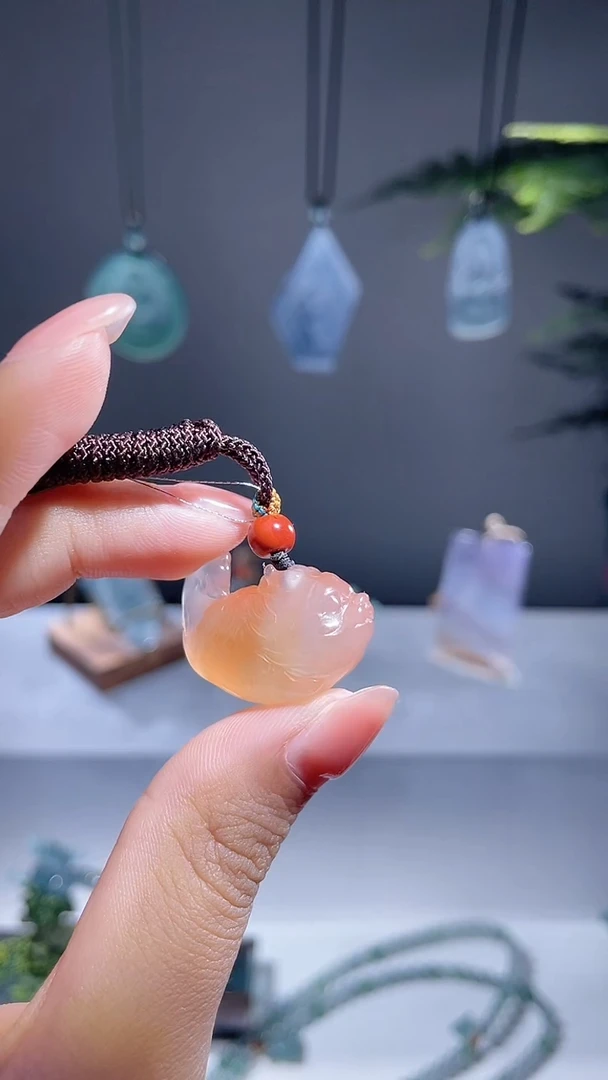 未镶嵌颈饰玛瑙/玉髓龙鱼