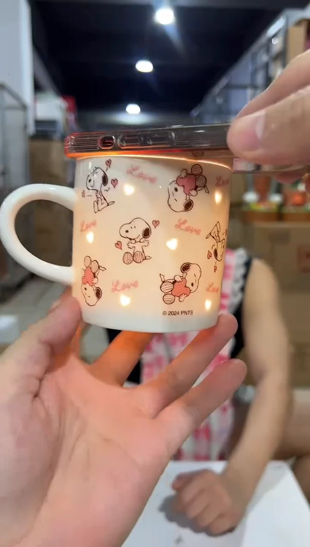 瓷片史努比缕空抱爱心水杯