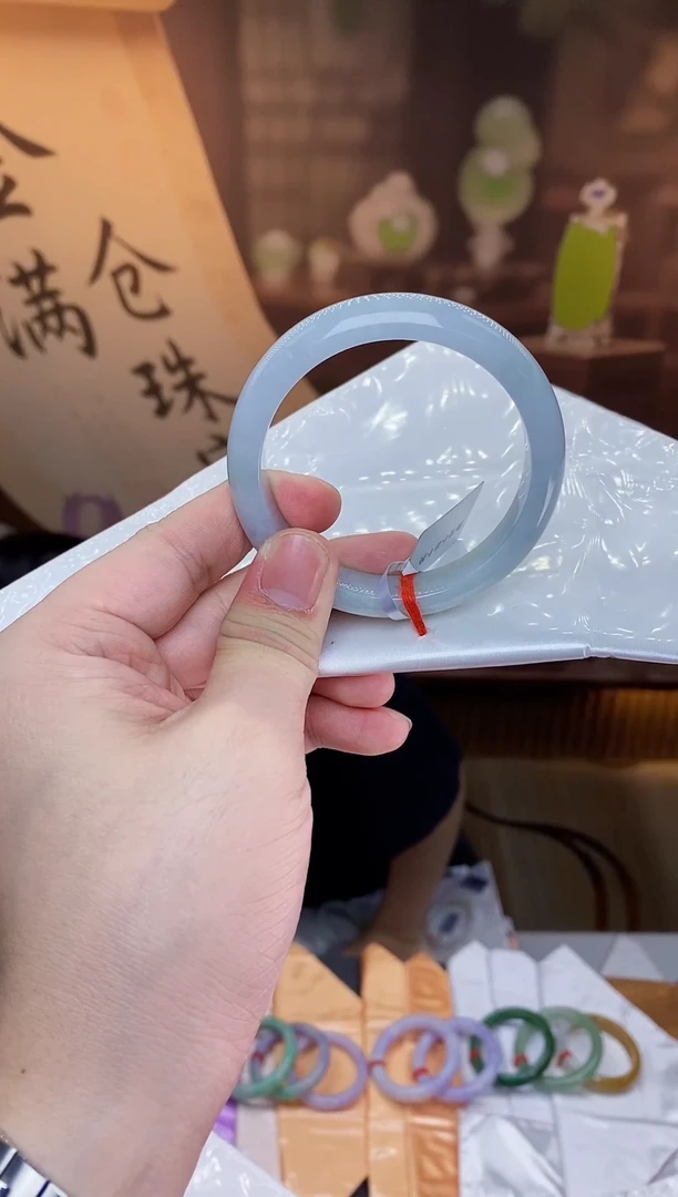 未镶嵌手镯翡翠手镯