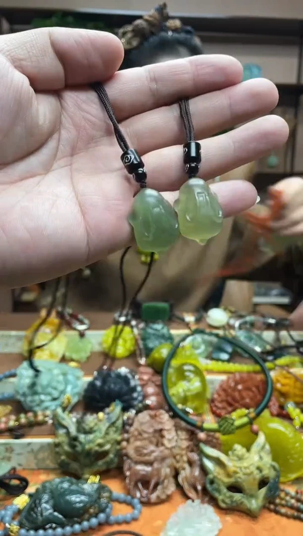 未镶嵌岫玉吊坠多样性发货发其中之一