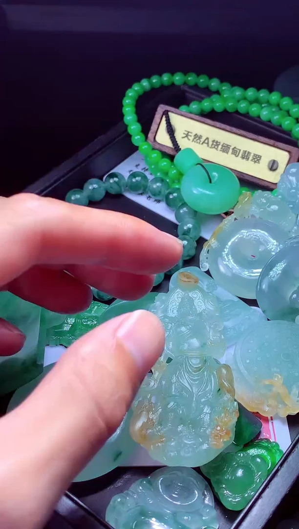 未镶嵌定制翡翠盼?翡翠毛货定制