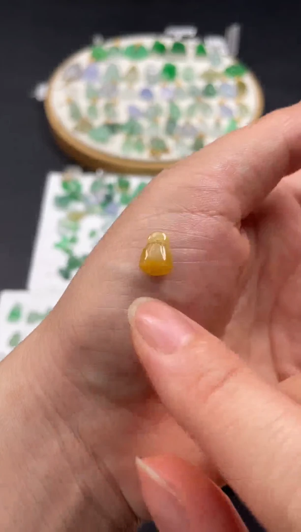 吊坠(不含链)18K金镶嵌翡翠一个JK701