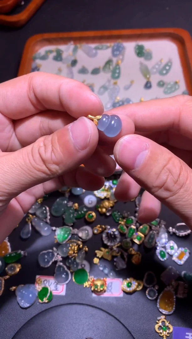 【闪购商品】翡翠吊坠(不含链)18K金镶嵌1