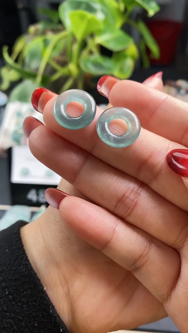 【闪购商品】翡翠裸石甜甜圈一对，开播福利