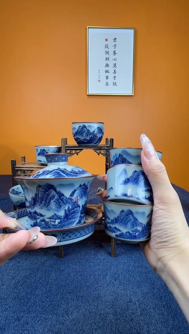 陆*子釉里红盖碗+3客杯