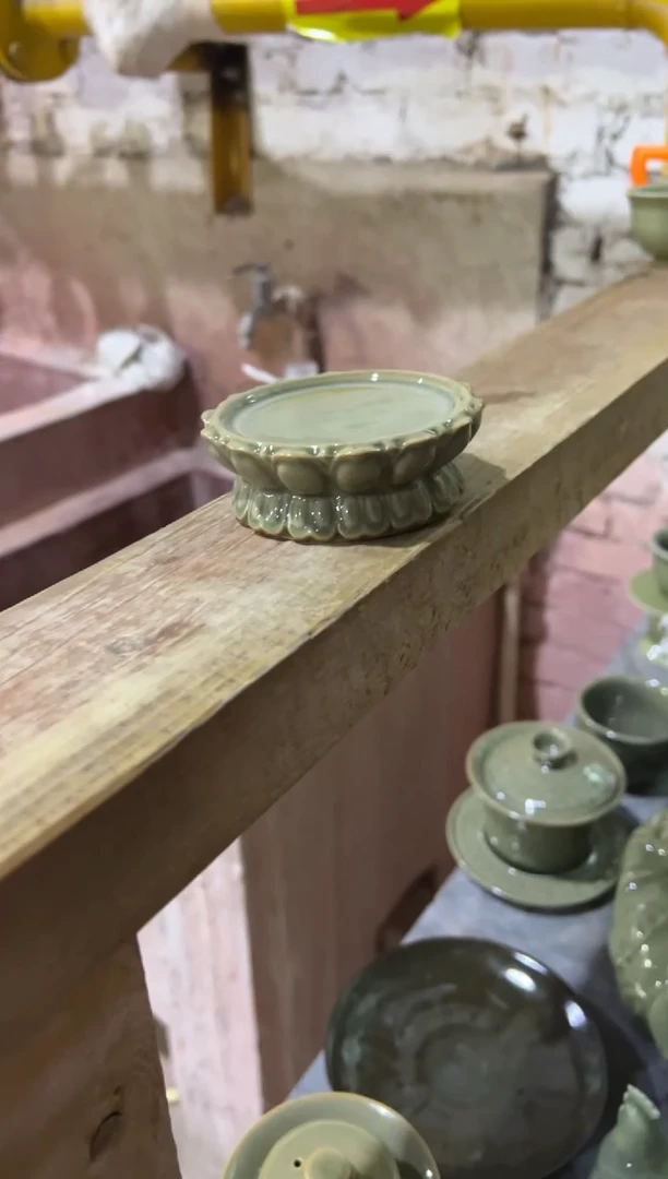 耀州窑青瓷莲台盖置