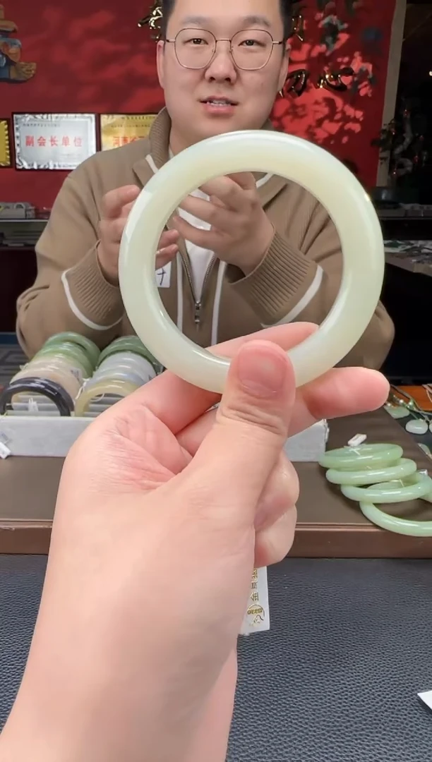 【闪购商品】和田玉.未镶嵌白玉正装镯53