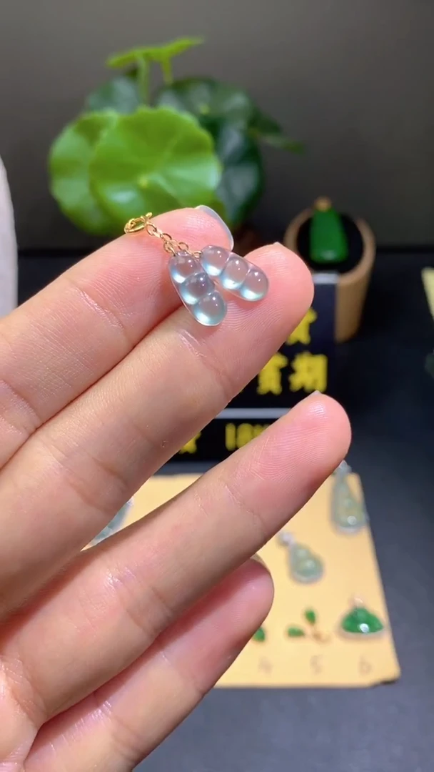 颈饰18K金镶嵌翡翠翡翠A货