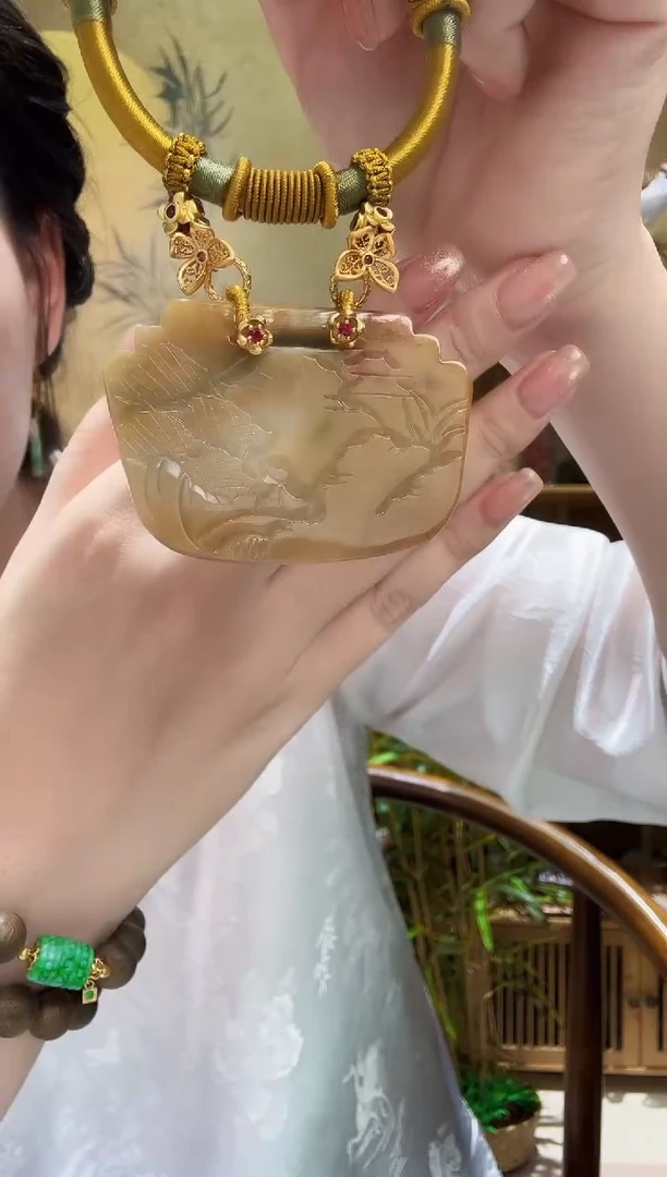 颈饰未镶嵌翡翠吊坠