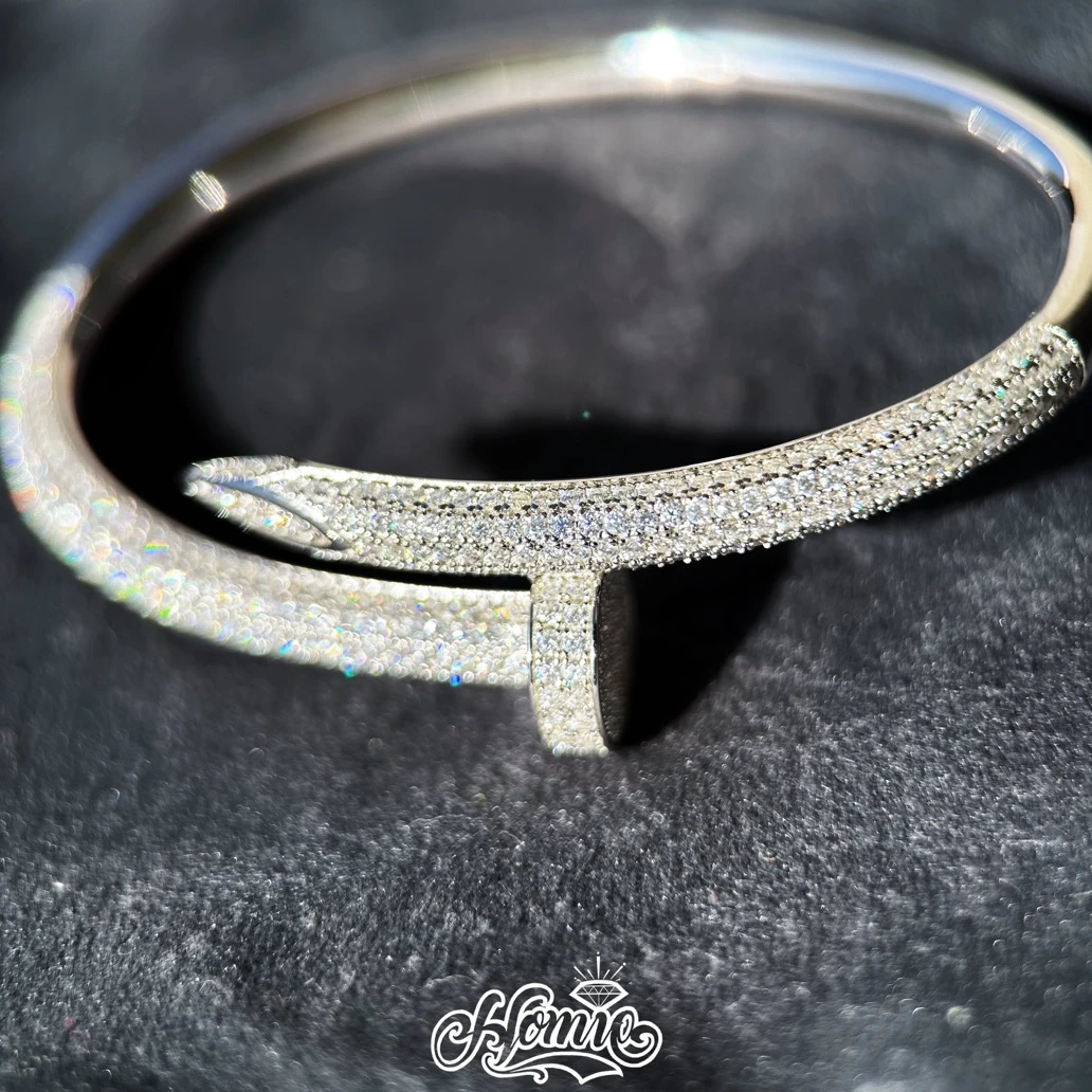 925银莫桑石手镯 HOMIE 满镶莫桑大克重重工实心银钉子手镯轻奢