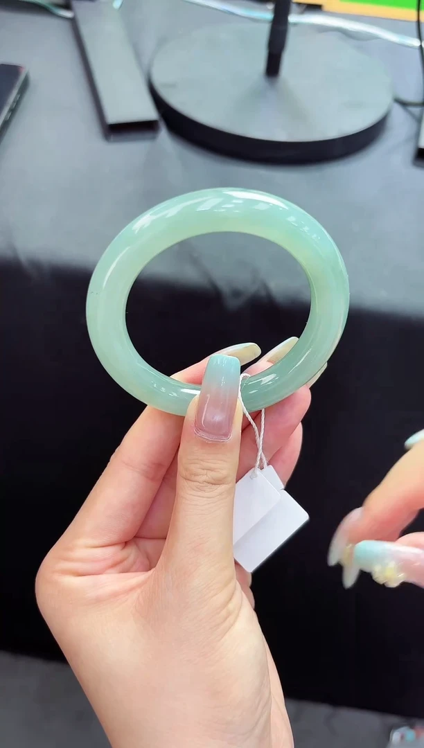 翡翠手镯未镶嵌55-56圆134