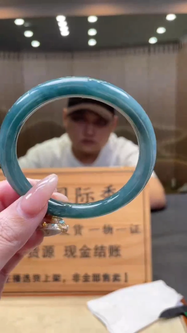 翡翠手镯未镶嵌        *61
