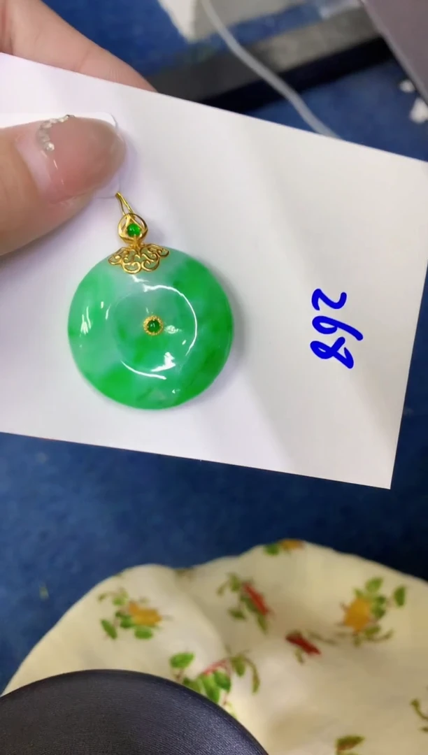 颈饰18K金镶嵌翡翠缅甸天然翡翠A货
