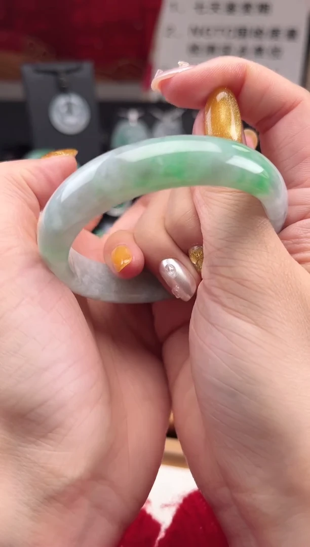 【闪购商品】翡翠手镯未镶嵌手镯