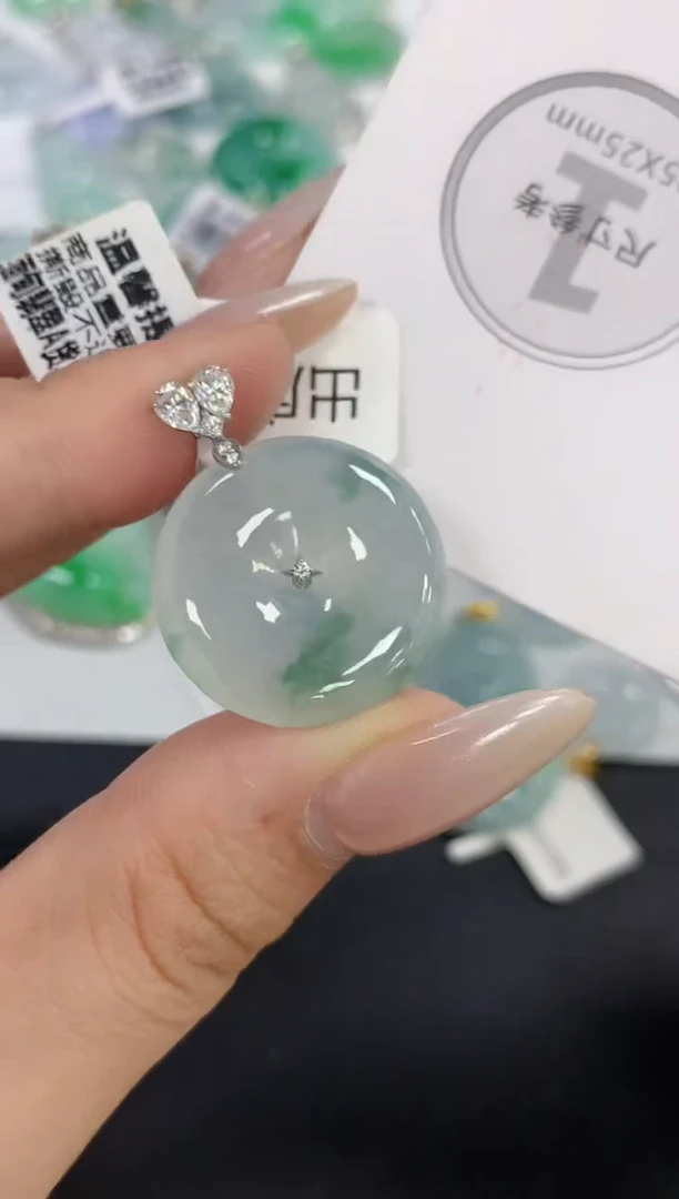 颈饰18K金镶嵌翡翠百元以上9元证书费自理