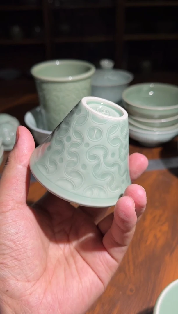 微瑕鄂青铜杯1只