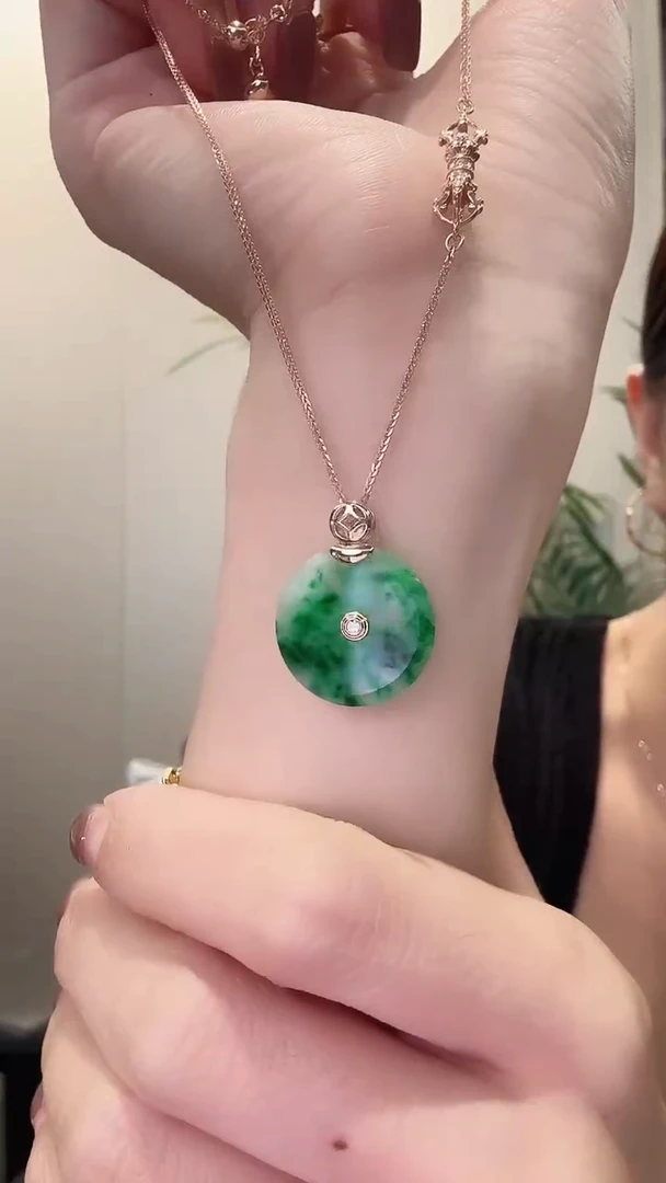 翡翠18K金镶嵌吊坠(不含链)18K金翡翠吊坠多样性发货发其一