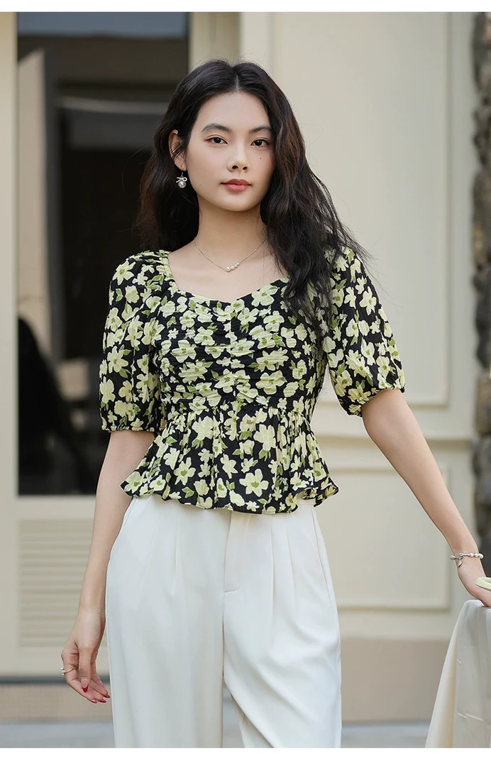 荷叶边夏季碎花短款方领露背衬衫显瘦泡泡袖衬衣复古设计感