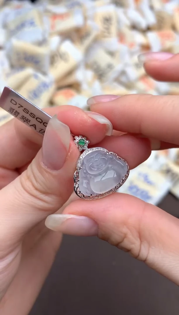 18K金镶嵌挂件翡翠—