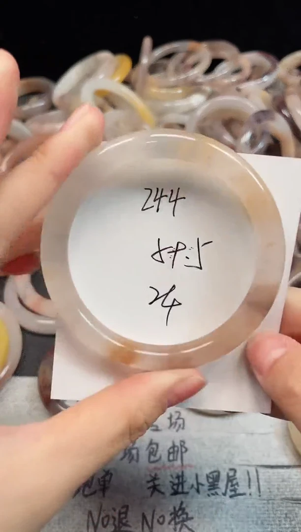 未镶嵌手镯石英质玉244