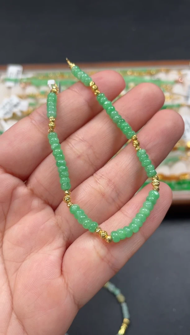 套链18K金镶嵌翡翠一条  P595