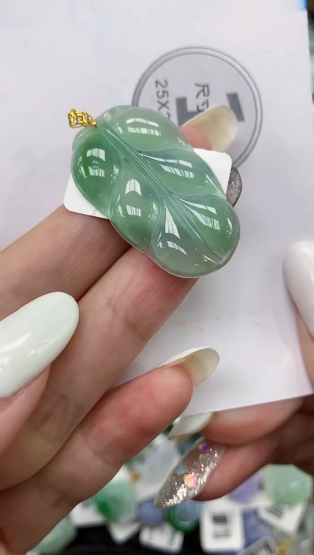 颈饰18K金镶嵌翡翠11111111111