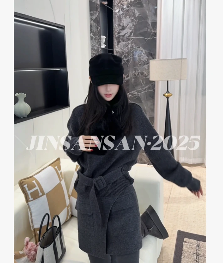 金三三【柔系圆结】2025冬季新款百搭设计师时尚极简系带毛衣H6533