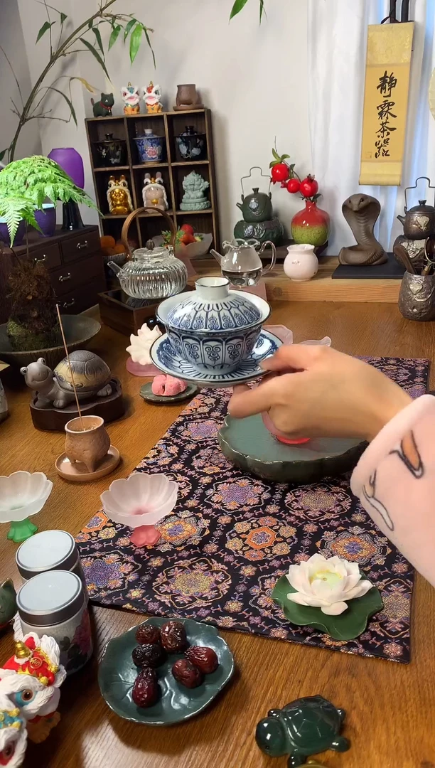 【闪购商品】卷草纹青花三才盖碗