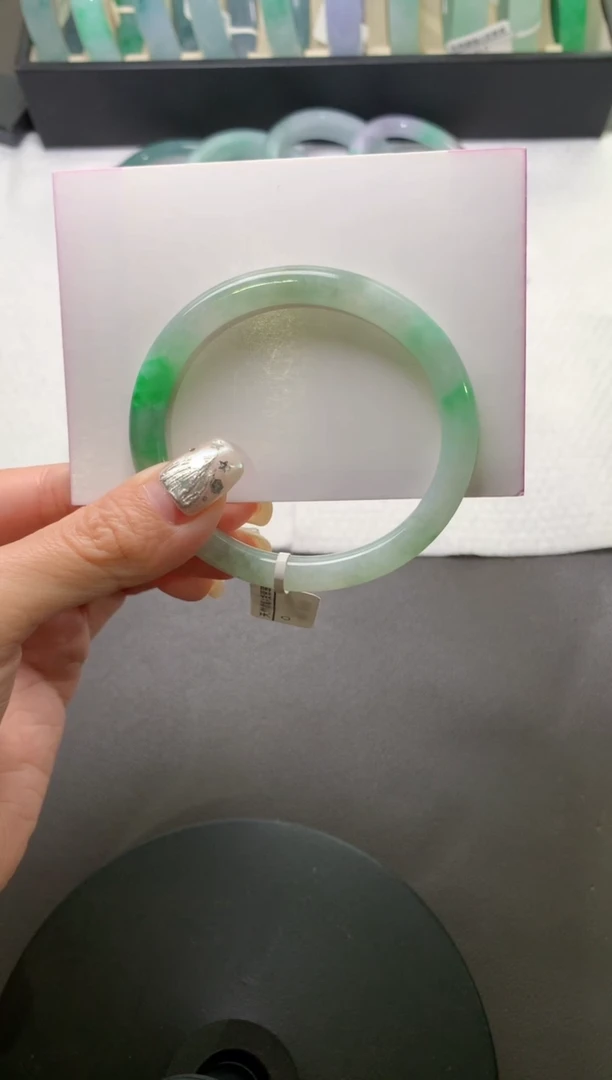 未镶嵌手镯（贵妃镯）翡翠53.8*48.3*6.9*6.7