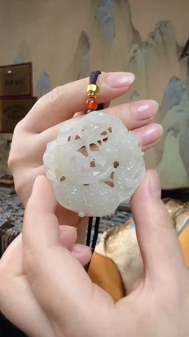 颈饰未镶嵌和田玉.