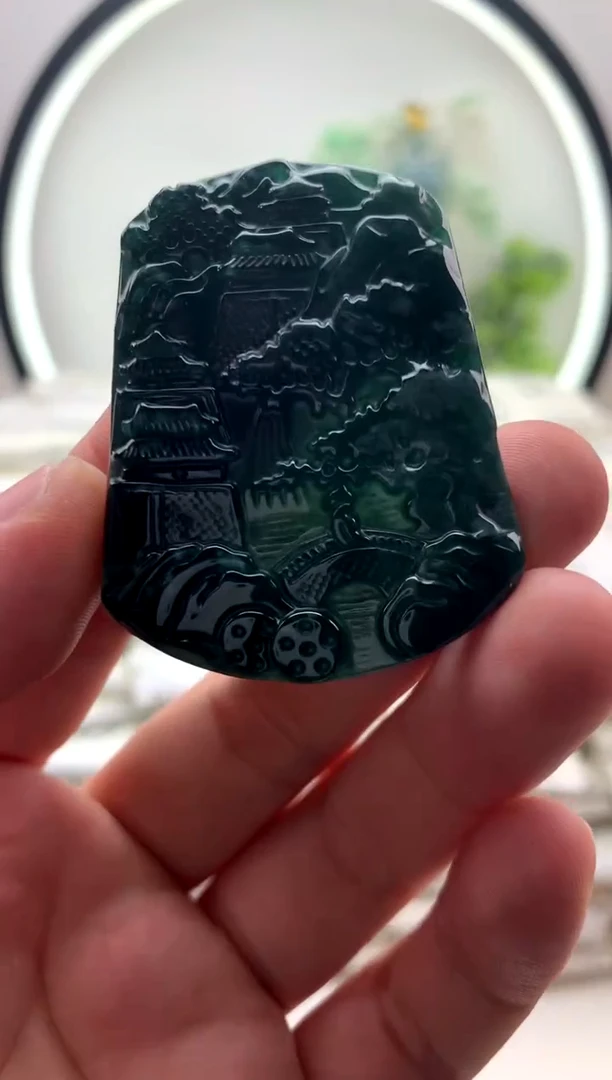 翡翠未镶嵌颈饰挂件