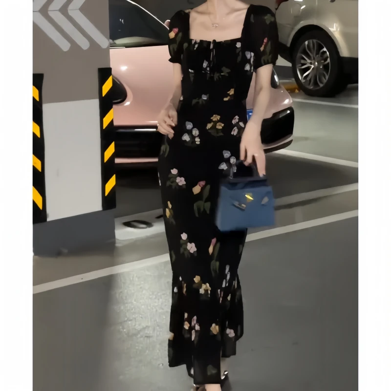 秋季时尚短袖方领碎花收腰显瘦连衣裙极简风甜美风长款百搭连衣裙