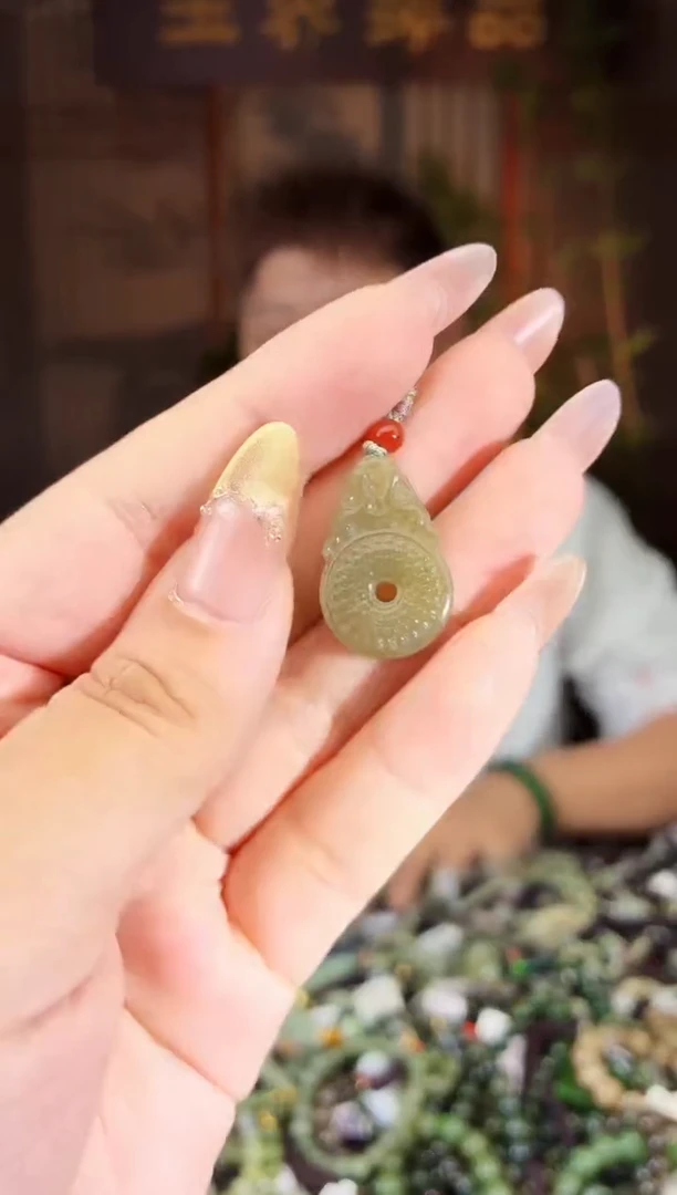 和田玉未镶嵌颈饰拍一发一