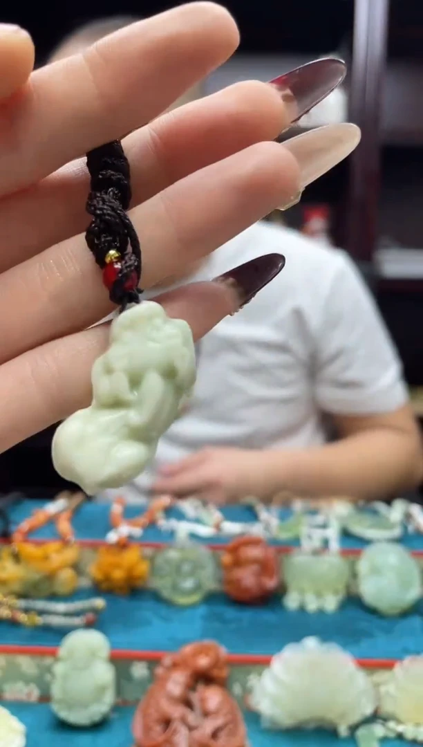 未镶嵌岫玉吊坠·