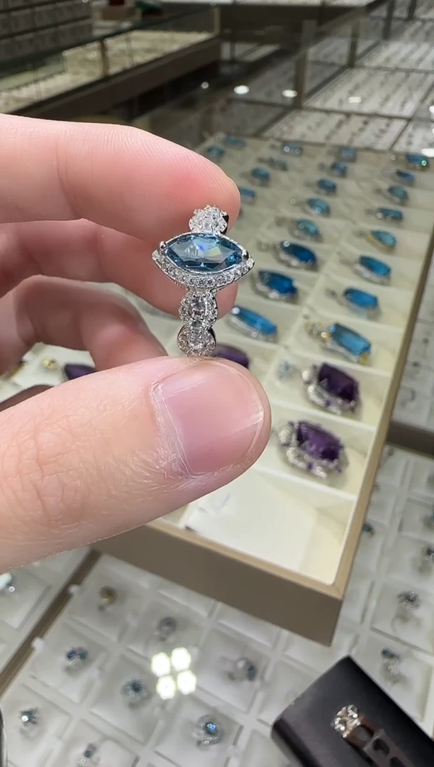 银S925镶嵌戒指托帕石6*11mm设计款伦敦蓝