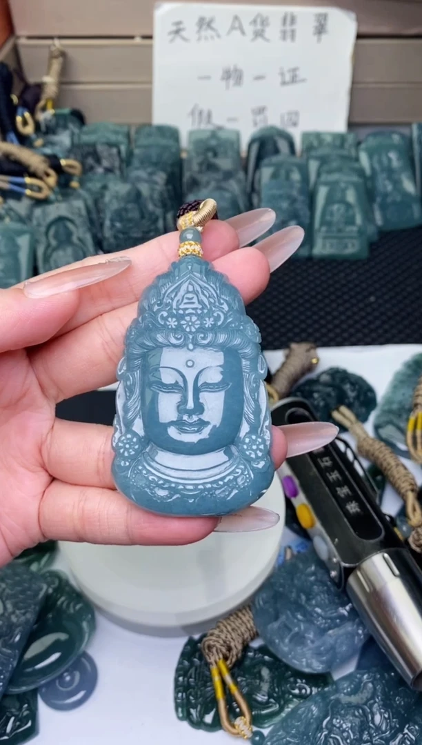 颈饰未镶嵌翡翠