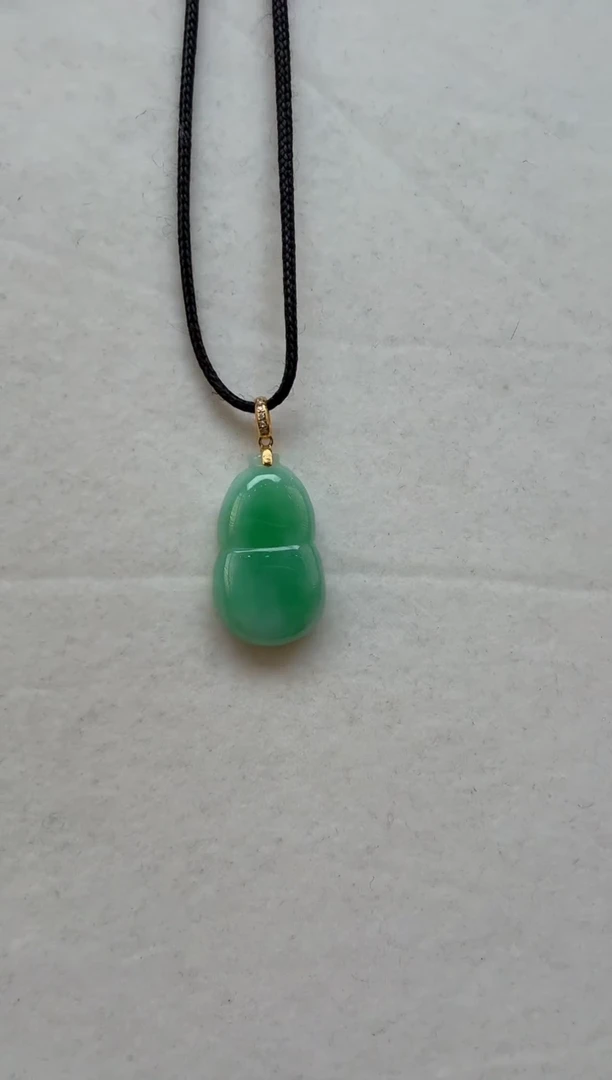 颈饰18K金镶嵌翡翠挂件