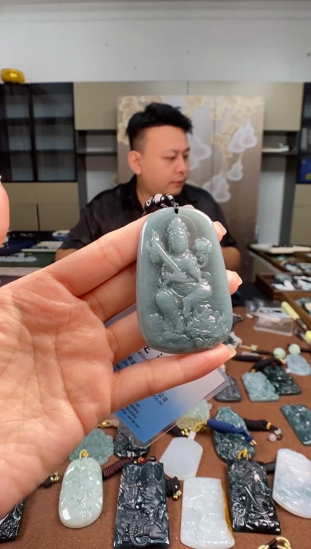 颈饰未镶嵌翡翠 多样性发其一