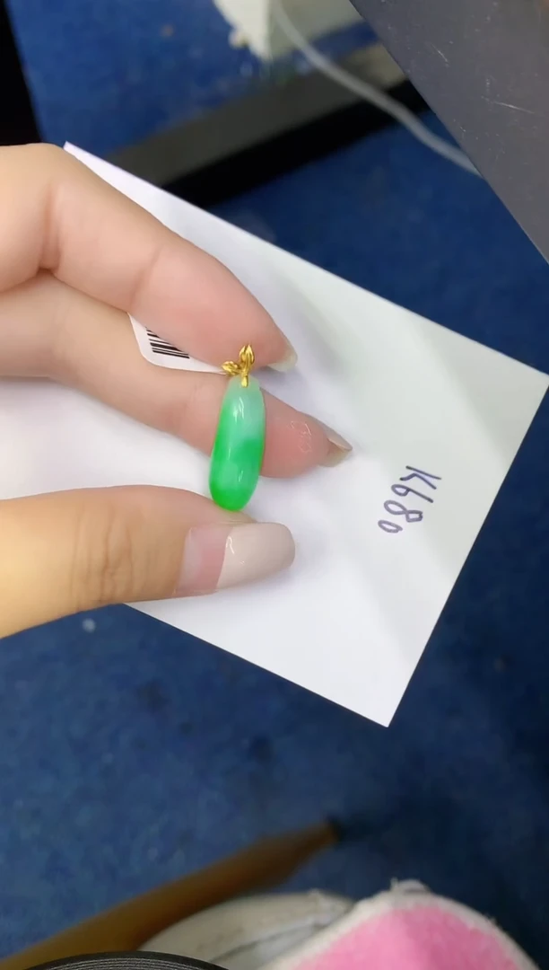 颈饰18K金镶嵌翡翠缅甸天然翡翠A货