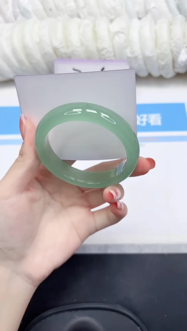 未镶嵌手镯石英质玉186-57-仪式感