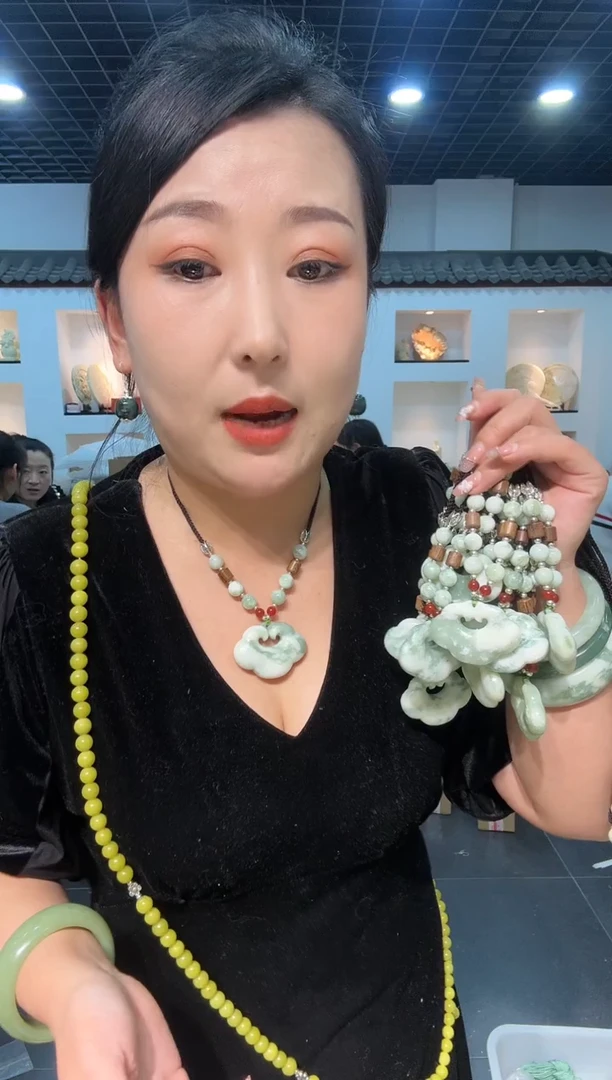 【闪购商品】岫玉颈饰未镶嵌老油翠祥云锁半珠链