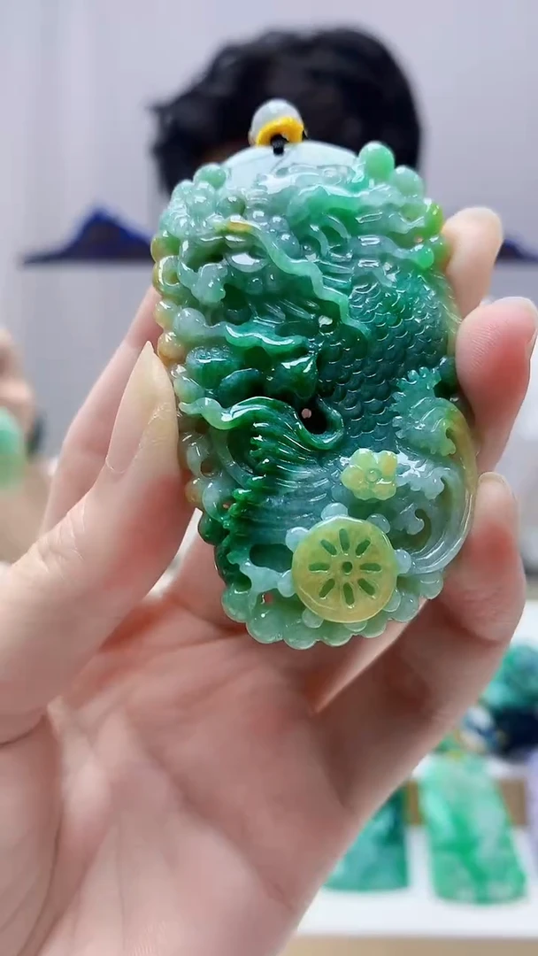未镶嵌定制翡翠4688zm-毛货挂件龙鱼103