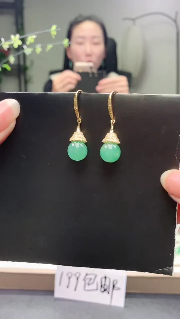 未镶嵌石英质玉耳坠耳坠