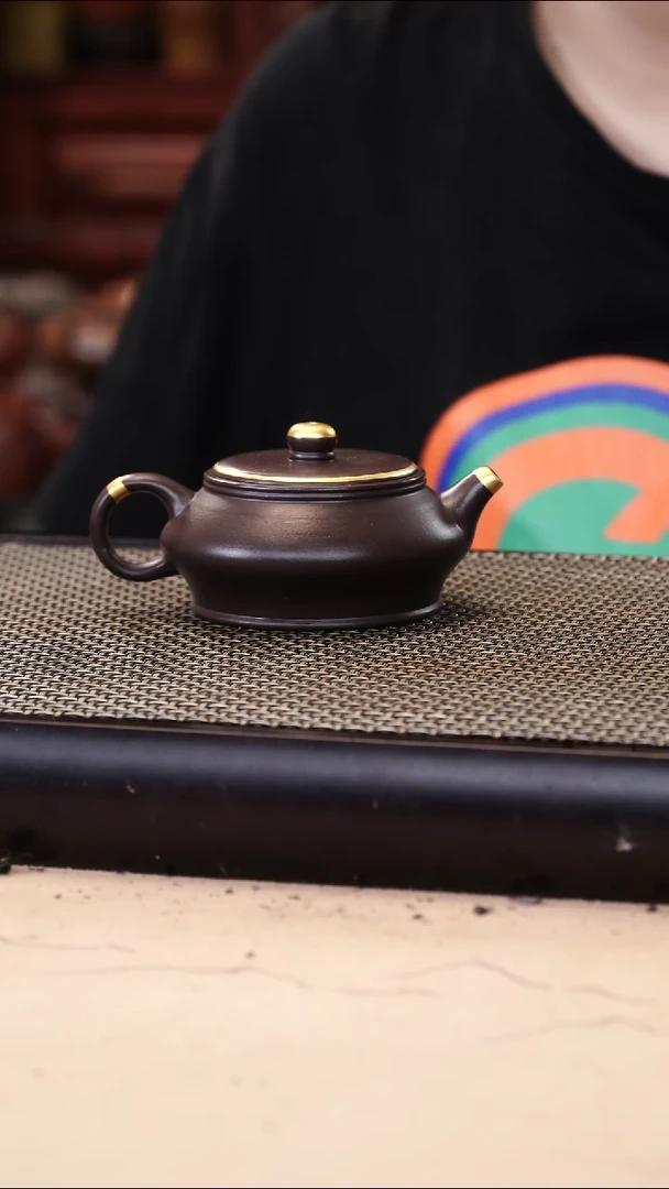 茶壶紫砂四号井茄皮紫泥描金曼殊150cc